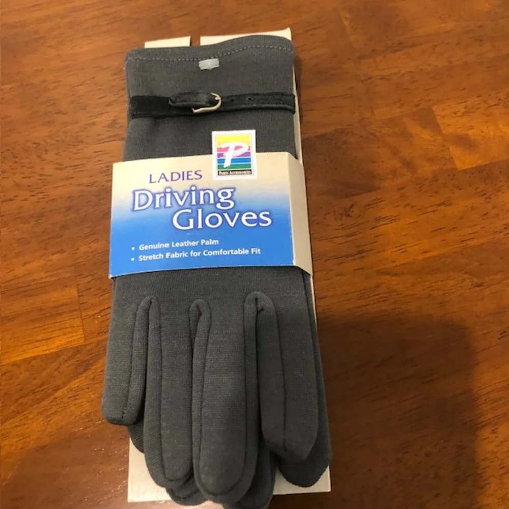 Ladies Driving Gloves Size SM NWT.